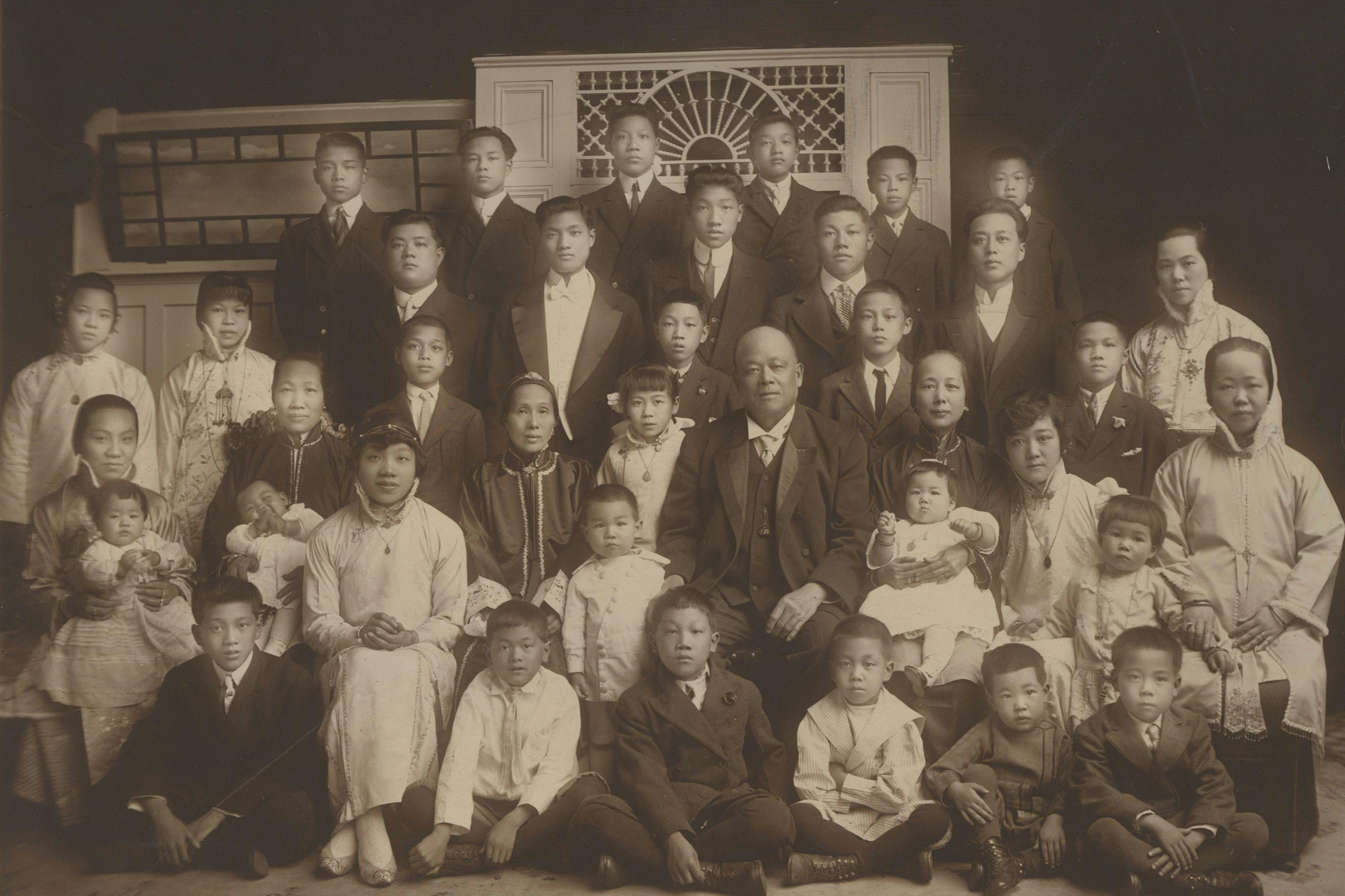 1915-16 portrait of Yip Sang and family