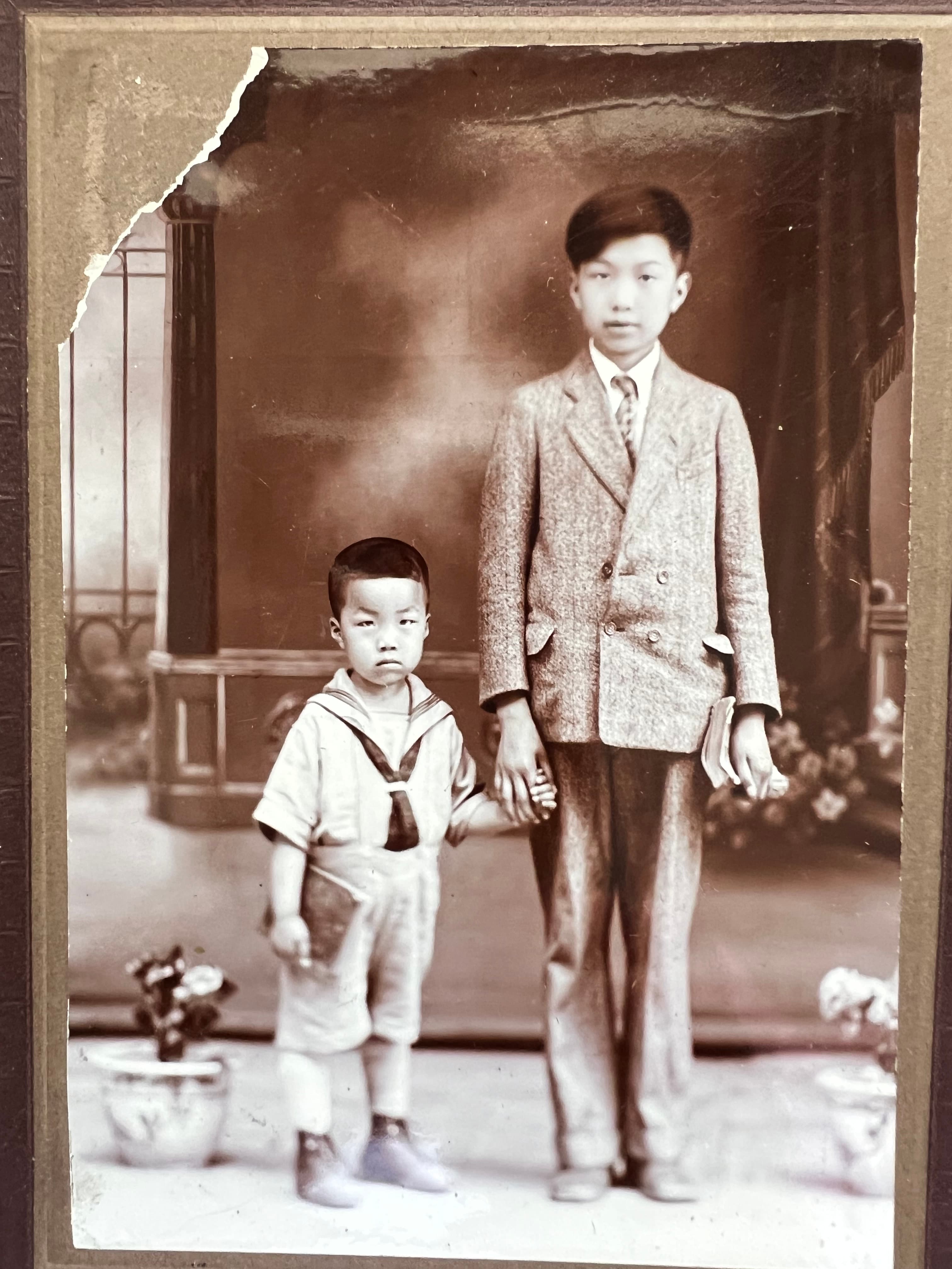 Art and Chester in China