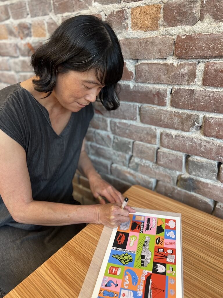 我们与袁慧嫻一起推出了首个艺术家版 画系列