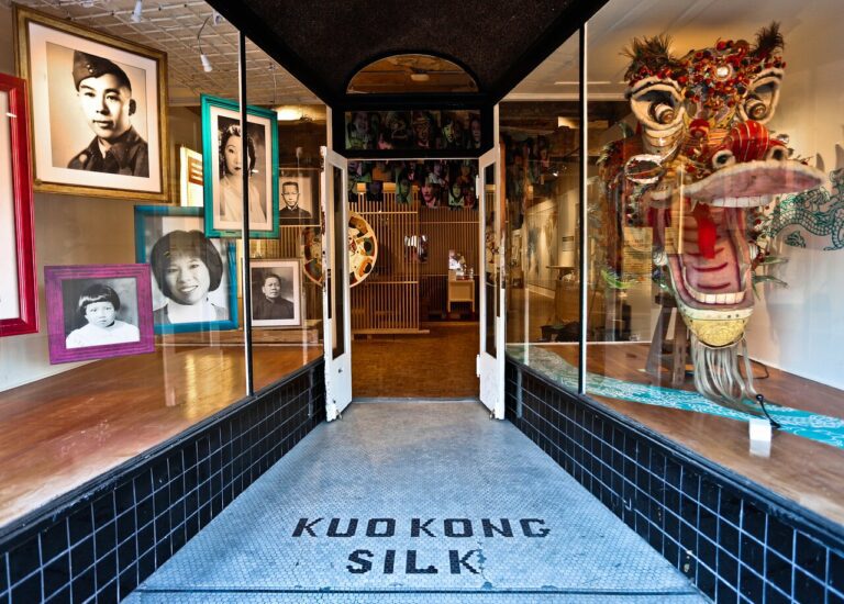 Ming Pao Daily – 華裔博物館兩新展覽開幕 (Two New Exhibitions Open at Chinese Canadian Museum)